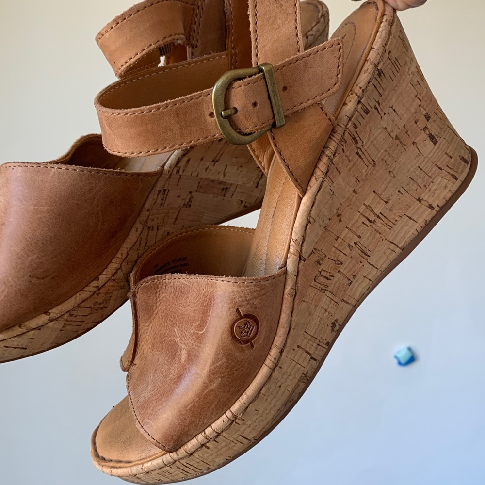 Born Light Brown Leather Sandals W9